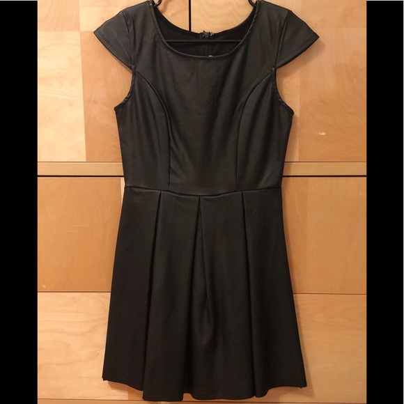 wantmylook Dresses & Skirts - *SOLD* 💚‼️Women’s Faux Leather Dress Size Small